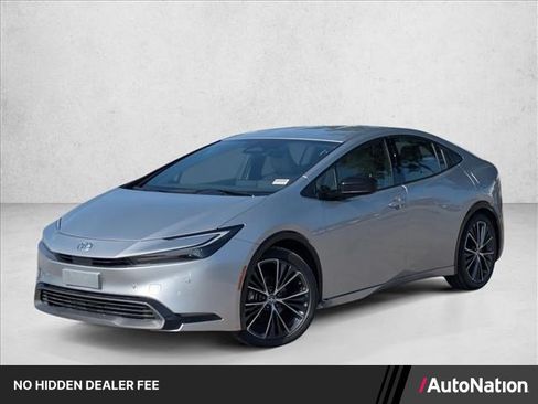 Used 2024 Toyota Prius XLE FWD image 1