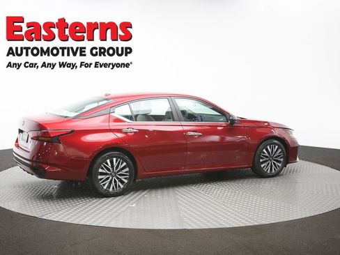 Used 2025 Nissan Altima 2.5 SV FWD image 42
