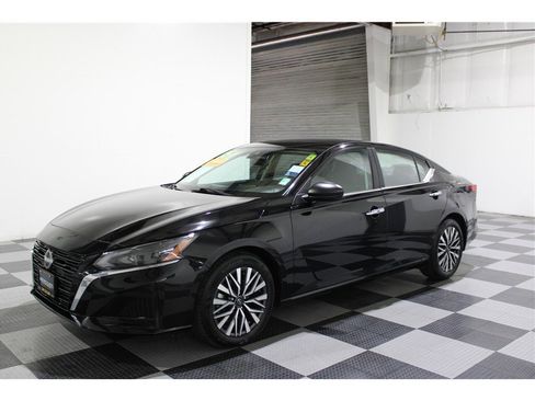 Used 2025 Nissan Altima 2.5 SV image 7