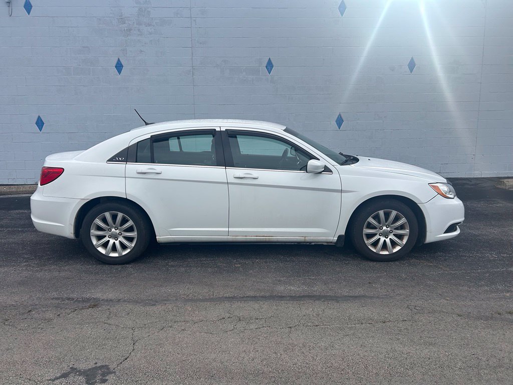 Used 2014 Chrysler 200 Touring FWD image 1