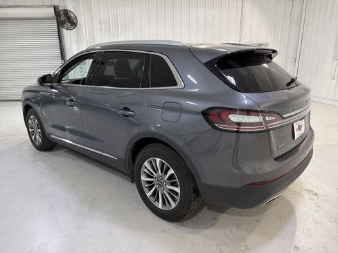 Used 2022 Lincoln Nautilus FWD w/ Premium Package image 3