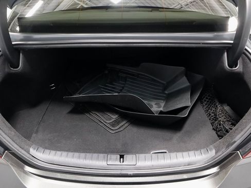 Used 2023 Genesis G70 2.0T image 15