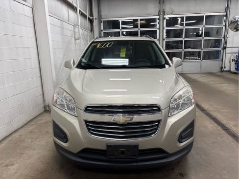 Used 2016 Chevrolet Trax LT w/ LT Sun and Sound Package image 4