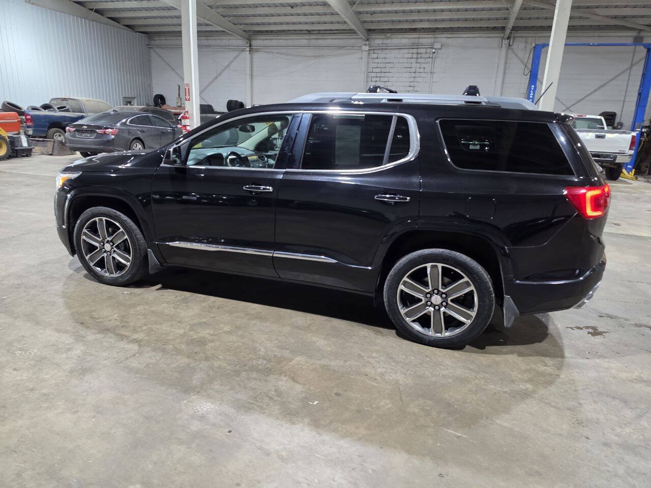 Used 2017 GMC Acadia Denali w/ LPO, Protection Package AWD/4WD image 6