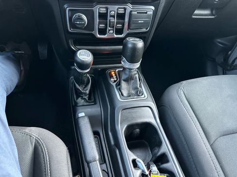 Used 2021 Jeep Wrangler Unlimited Sport image 37