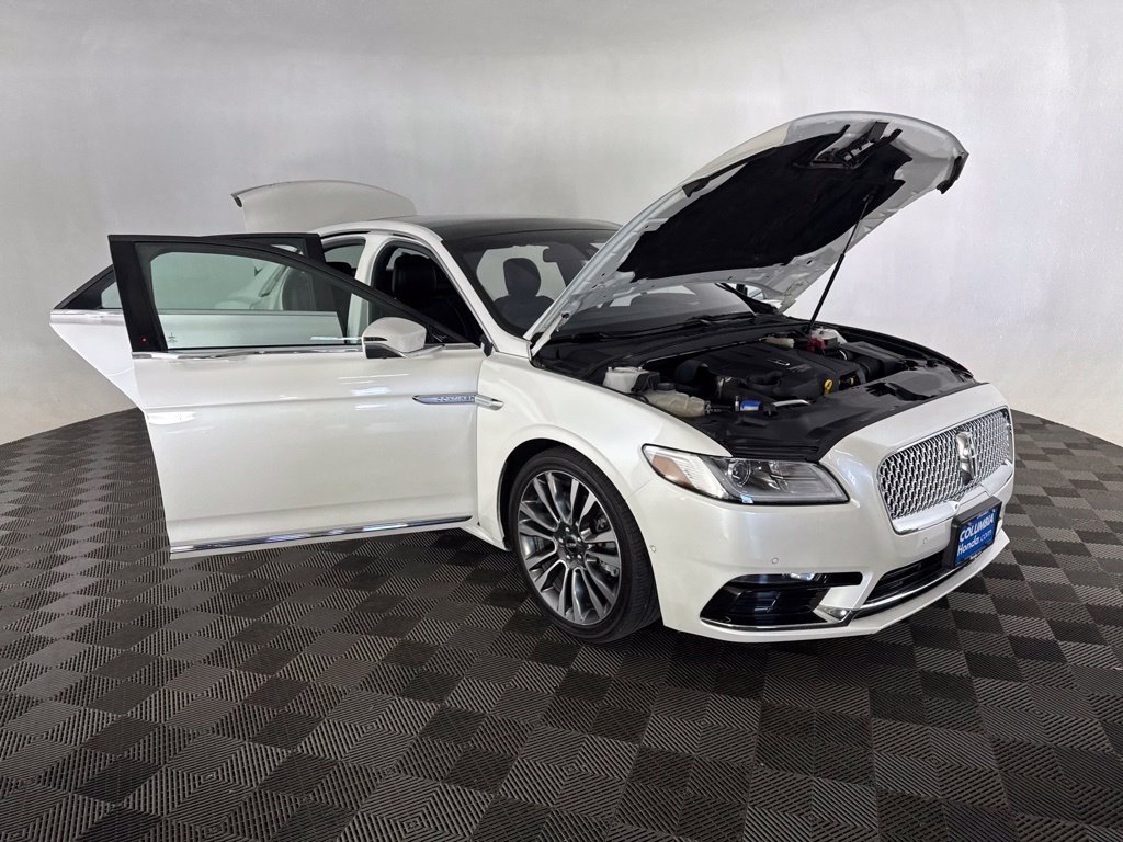 Used 2018 Lincoln Continental Select AWD/4WD image 13