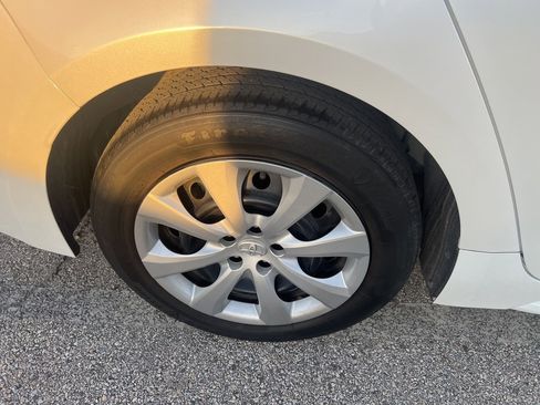 Used 2022 Toyota Corolla LE image 12