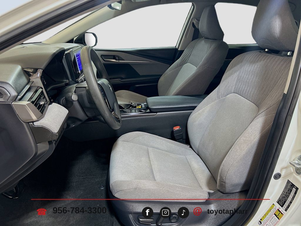 Used 2025 Toyota Camry LE w/ Convenience Package FWD image 18