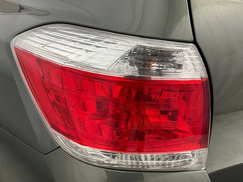 Used 2012 Toyota Highlander 4WD w/ Tech Pkg image 29