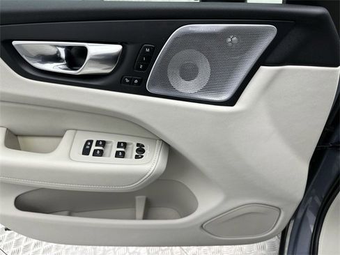 Certified 2023 Volvo XC60 B5 Ultimate w/ Climate Package image 13