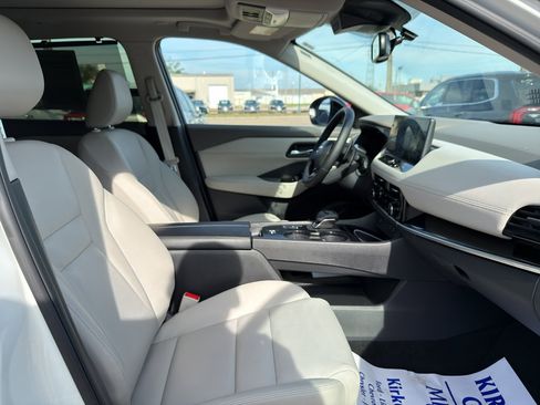 Used 2025 Nissan Rogue SL w/ Tech Package FWD image 35