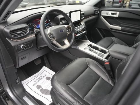 Certified 2022 Ford Explorer Limited w/ Equipment Group 301A image 8