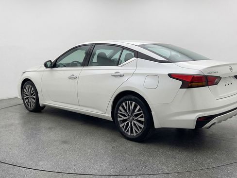 Used 2025 Nissan Altima 2.5 SV FWD image 6