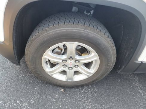 Used 2019 GMC Acadia SLE FWD image 2