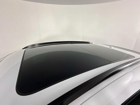 Certified 2026 Porsche Macan AWD/4WD image 22