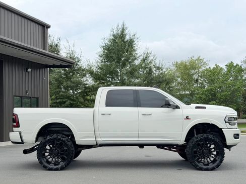 Used 2022 RAM 2500 Laramie AWD/4WD image 2