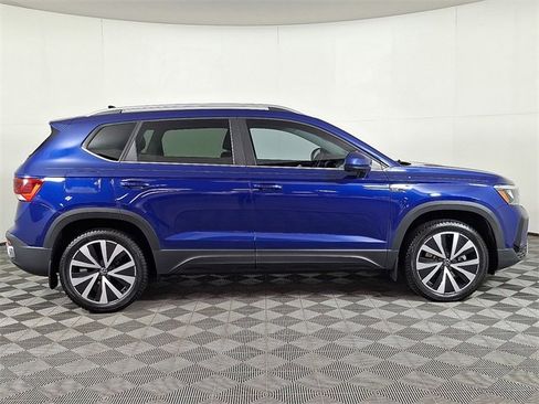 Used 2023 Volkswagen Taos SE image 10