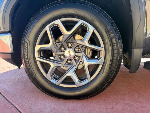 Used 2022 GMC Sierra 1500 SLT w/ SLT Premium Plus Package AWD/4WD image 38