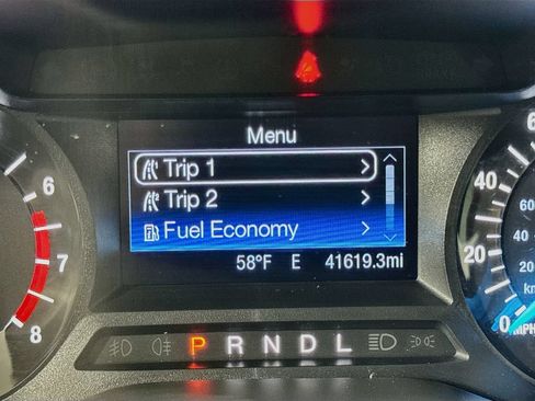 Used 2017 Ford Fusion SE FWD image 30