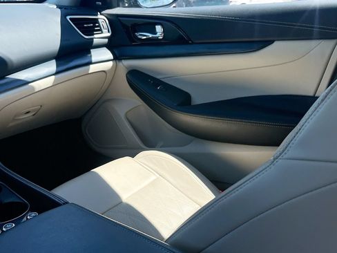 Used 2023 Nissan Maxima Platinum w/ Sport Mat Group FWD image 25