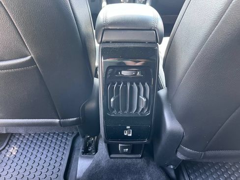 Used 2024 Jeep Compass Latitude w/ Convenience Group AWD/4WD image 18