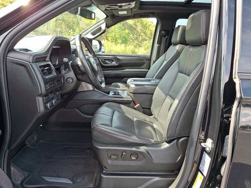 Used 2022 Chevrolet Suburban RST w/ Luxury Package image 16