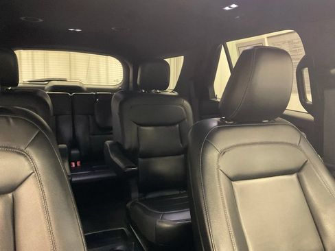 Used 2020 Ford Explorer XLT w/ Equipment Group 202A AWD/4WD image 30