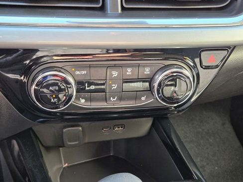 Used 2025 Chevrolet Trax LT w/ Driver Confidence Package image 22