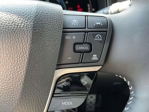 Used 2025 Toyota Camry SE w/ Multimedia Upgrade Package image 22