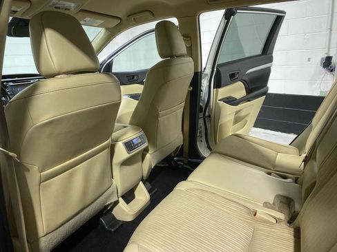 Used 2019 Toyota Highlander Plus image 12