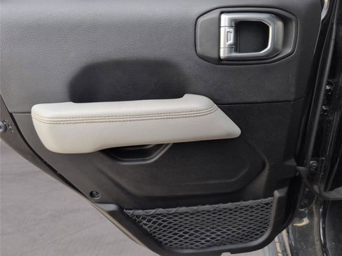 Used 2023 Jeep Gladiator Overland image 33