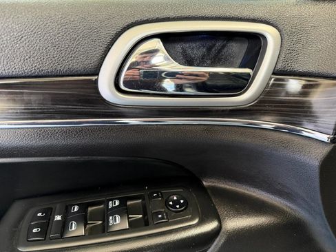 Used 2019 Jeep Grand Cherokee Limited w/ Trailer Tow Group IV image 11