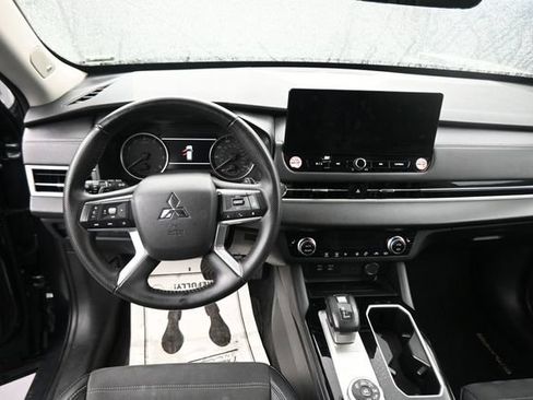 Used 2025 Mitsubishi Outlander SE AWD/4WD image 20