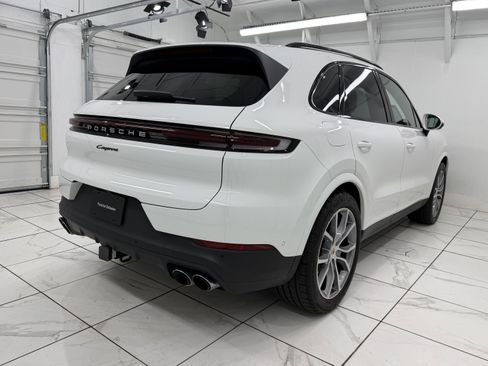 Certified 2025 Porsche Cayenne image 12