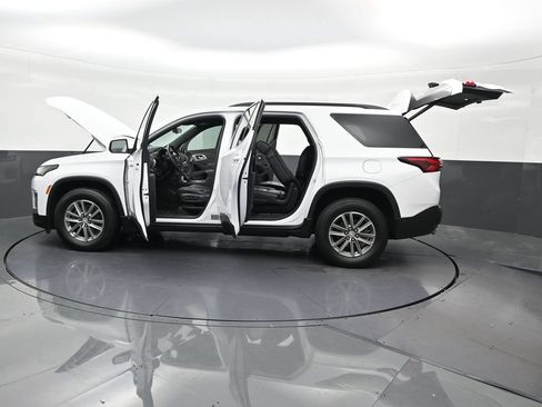 Used 2023 Chevrolet Traverse LT FWD image 34