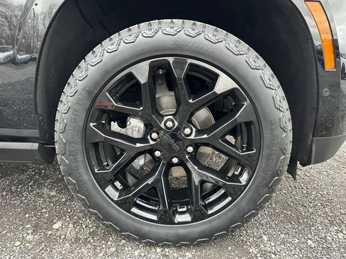 Used 2025 GMC Yukon Denali w/ Sun & Power Step Package image 27