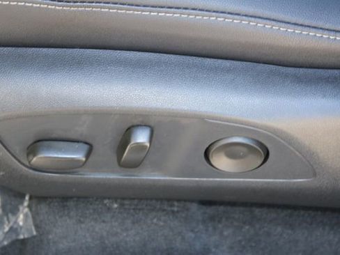 Used 2025 Chevrolet Traverse LT w/ Sun and Wheel Package image 28