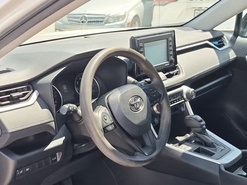 Used 2021 Toyota RAV4 XLE w/ Convenience Package FWD image 10