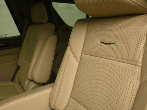 Used 2023 Cadillac Escalade Premium Luxury Platinum w/ Heavy-Duty Trailer Package AWD/4WD image 11