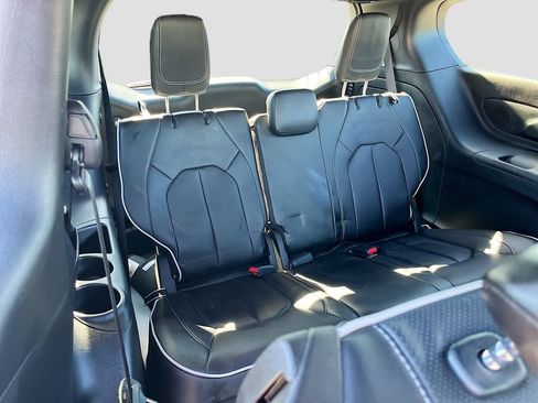 Certified 2024 Chrysler Pacifica Premium image 28