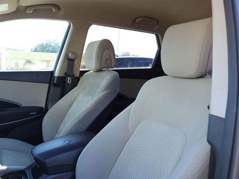 Used 2017 Hyundai Santa Fe SE image 11