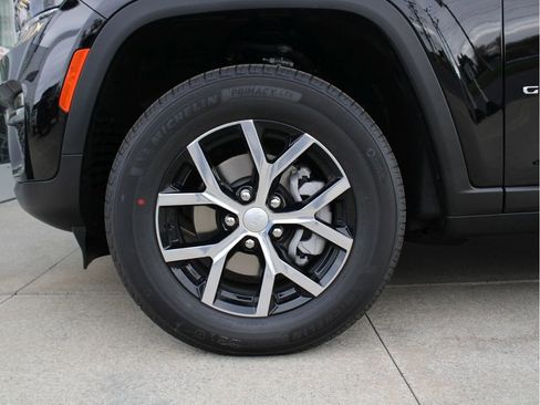 New 2025 Jeep Grand Cherokee Limited w/ Trailer Tow Package image 35