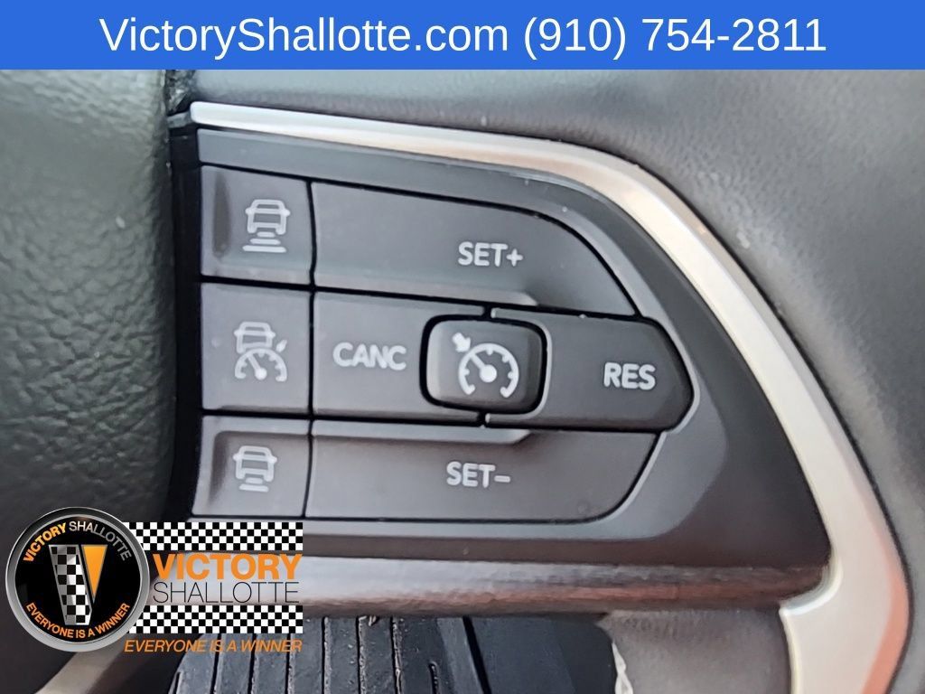 Used 2023 Jeep Grand Cherokee Limited w/ Black Appearance Package AWD/4WD image 14