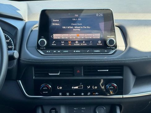 Used 2024 Nissan Rogue SV FWD image 23