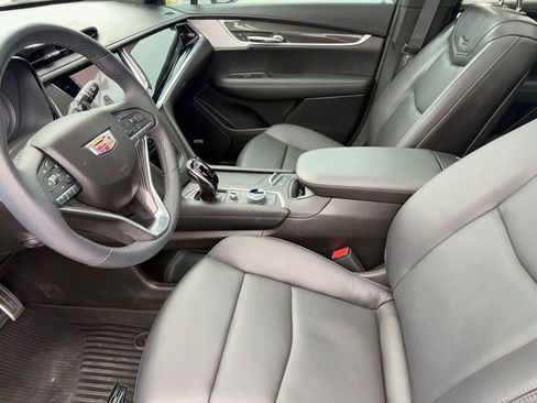 Used 2025 Cadillac XT6 Sport w/ Technology Package AWD/4WD image 9