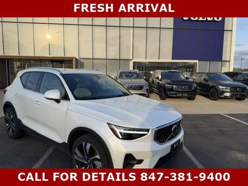 Used 2023 Volvo XC40 B5 Ultimate w/ Protection Package Premier AWD/4WD image 1