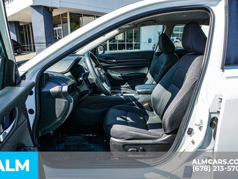 Used 2025 Nissan Altima 2.5 SV FWD image 18