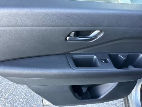 Used 2024 Nissan Pathfinder SV image 18