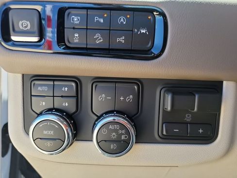 New 2026 GMC Yukon Denali w/ Sun & Power Step Package AWD/4WD image 30