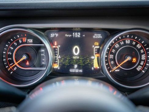 Used 2018 Jeep Wrangler Unlimited Sahara w/ Uconnect 4C Nav & Sound Group image 17